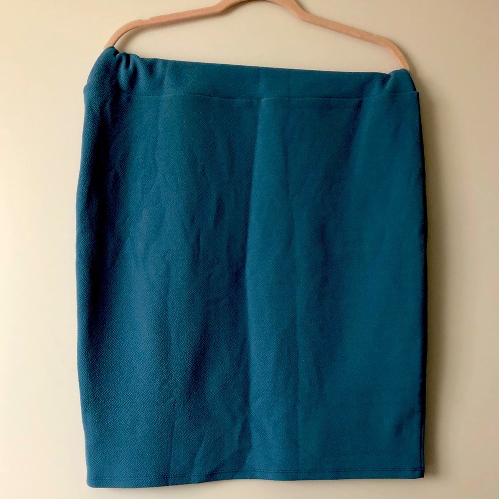 LuLaRoe blue stretchy pencil skirt. Size 2X